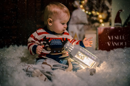 Červeno-hnědá scéna