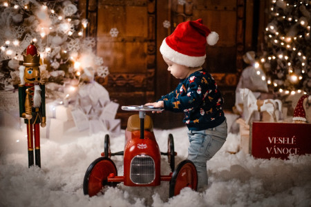 Červeno-hnědá scéna